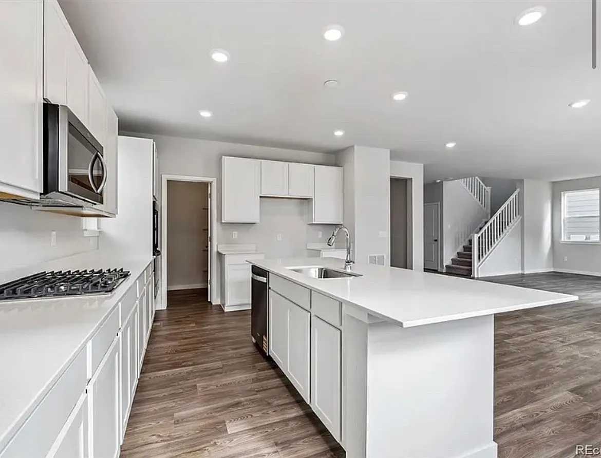 4 bed, 2439 sqft, $3,950 — Photo 3