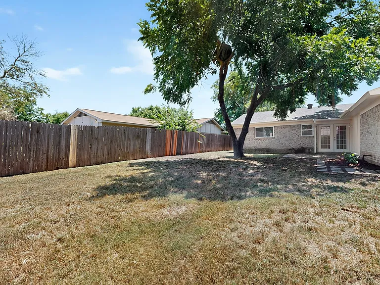 1717 Japonica Ln — Photo 34