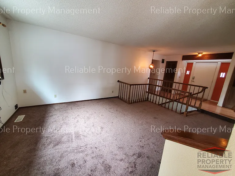 2169 Brentwood Dr — Photo 2