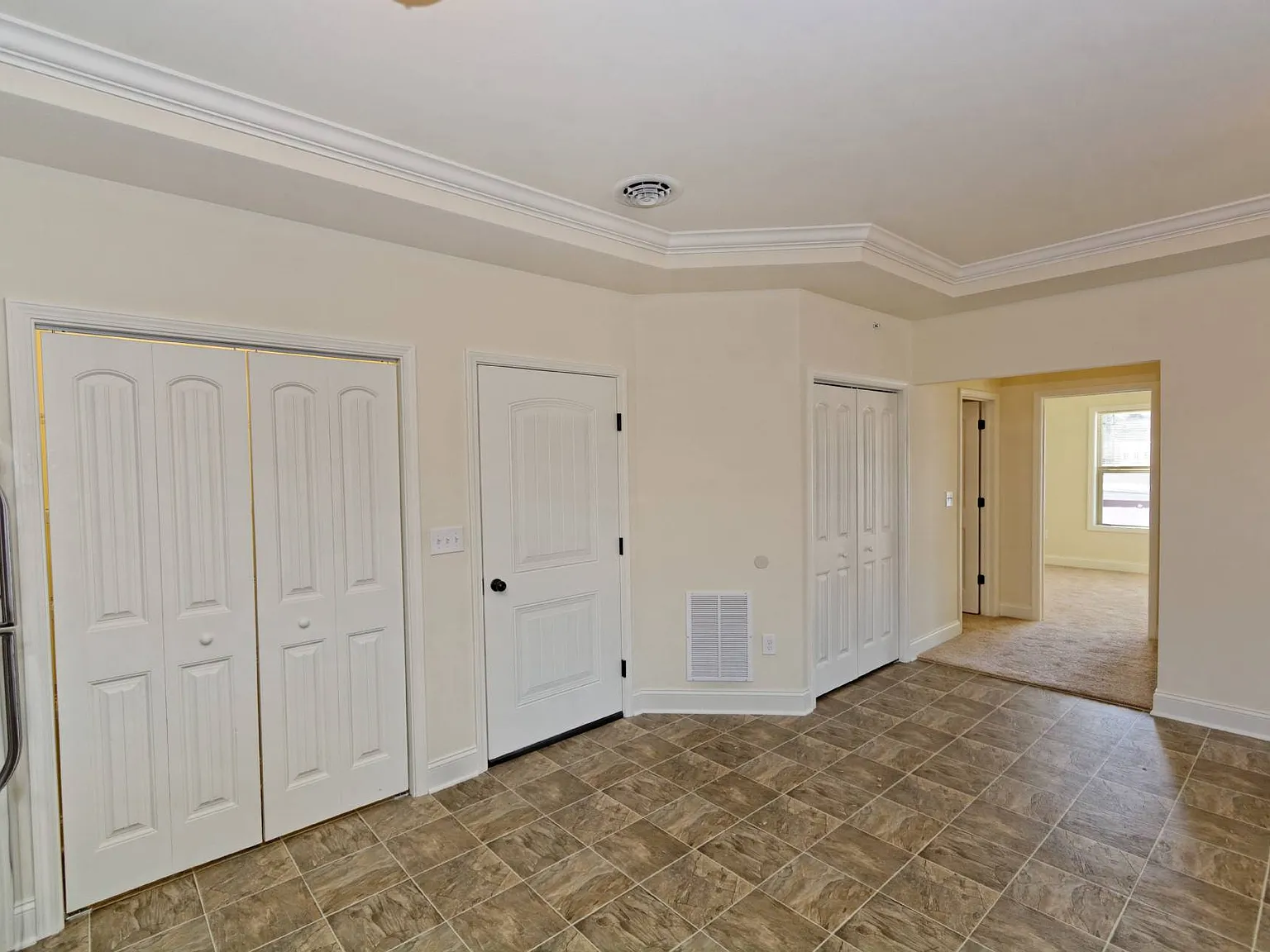 2 bed, 1.0 bath, $1,650 — Photo 3