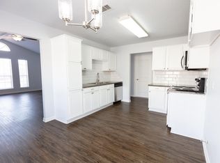 6100 James River Dr, Arlington, TX 76018