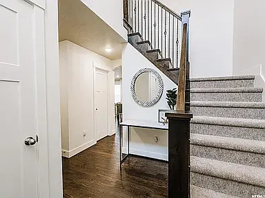 4 bed, 2135 sqft, $4,200 — Photo 3