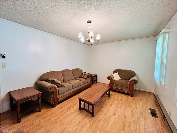 3rd image of 105 Fleetwood Dr