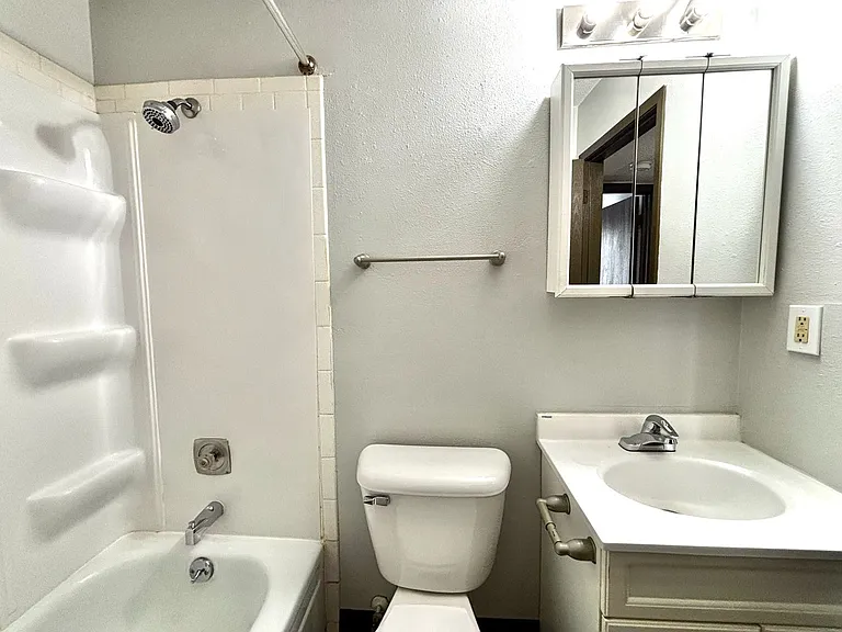 Breckenridge Davenport Apartments — Photo 35