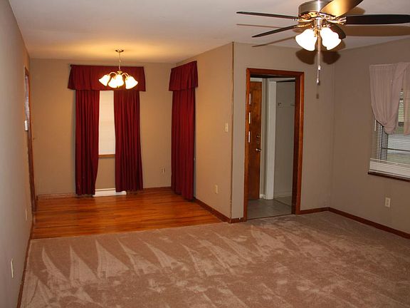 3rd image of 820 E Edgewood Ave