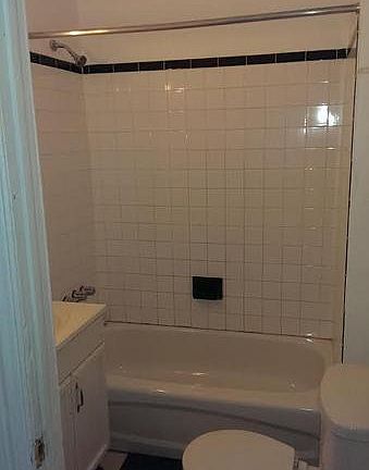 3rd image of 6123 Larchwood Ave