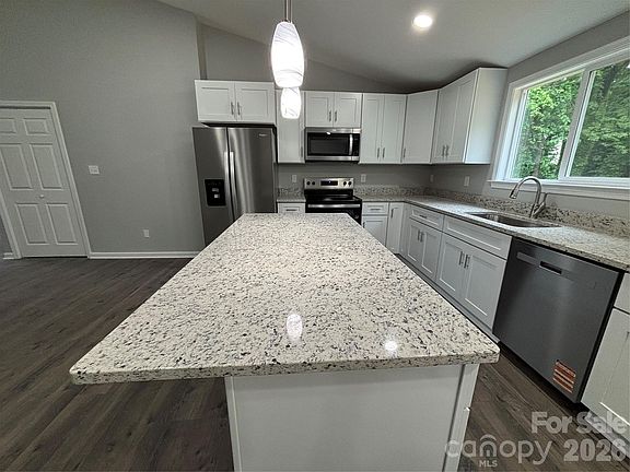 3rd image of 1132 Farmfield Ln
