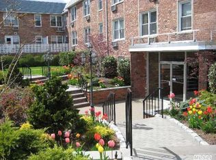 75 Noble St APT 229, Lynbrook, NY 11563