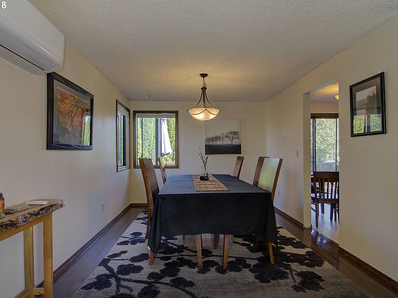 3rd image of 1427 SE 147th Ave