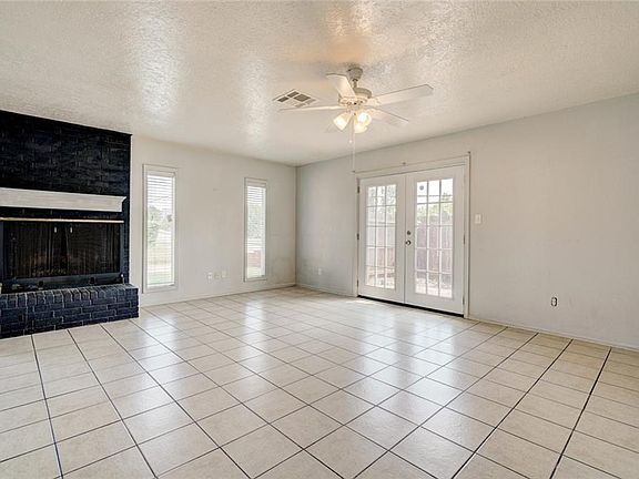 3rd image of 801 Drake Dr