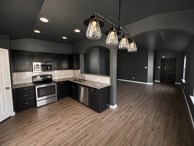 1617 Lubbock Dr — Photo 20