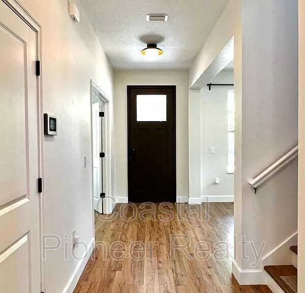 1738 W Spruce St — Photo 5
