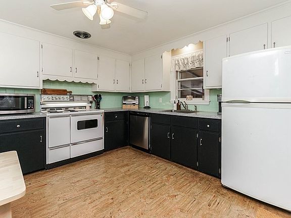 4th image of 23 Johns Ave
