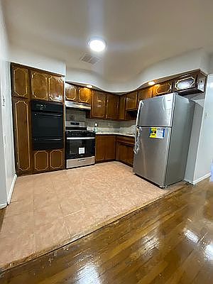 5th image of 1440 E 86th St #3