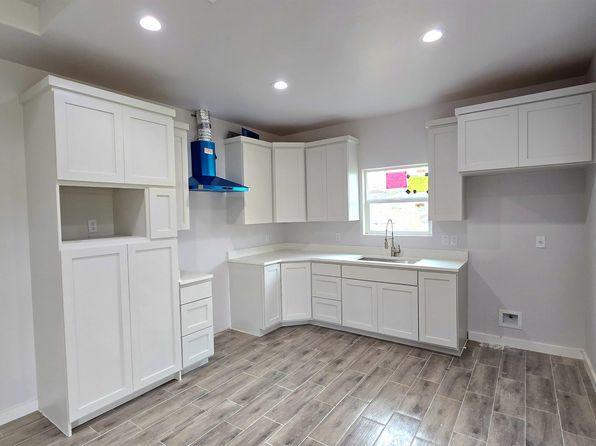 laredo-texas-447524060 picture