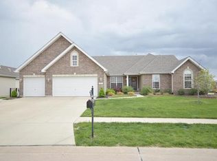 525 Sunshine Brook Dr, Wentzville, MO 63385