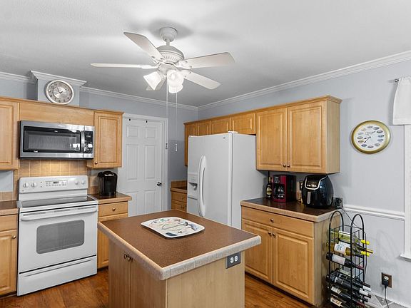 3rd image of 240 Wellspring Dr.