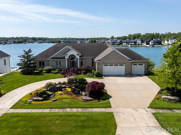 2536 Fillmore St, Jenison, MI 49428