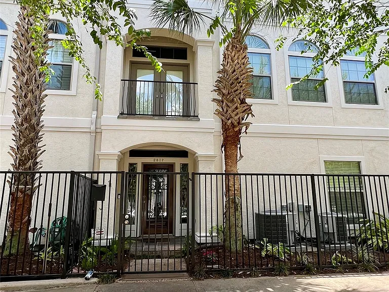2807 Albany St — Photo 1