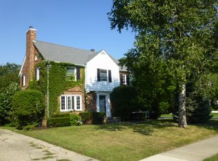 25121 Scotia Rd, Huntington Woods, MI 48070