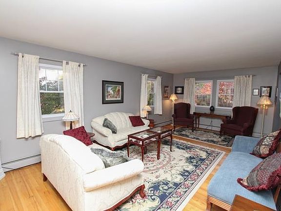 4th image of 172 Wood Dale Dr