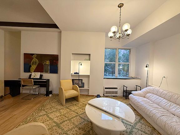 3rd image of 18 W 69th St APT 2B