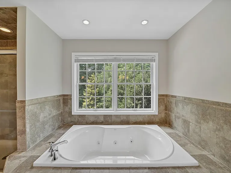 24 Charnwood Dr — Photo 18