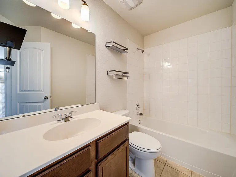 1110 Mercury Dr — Photo 24