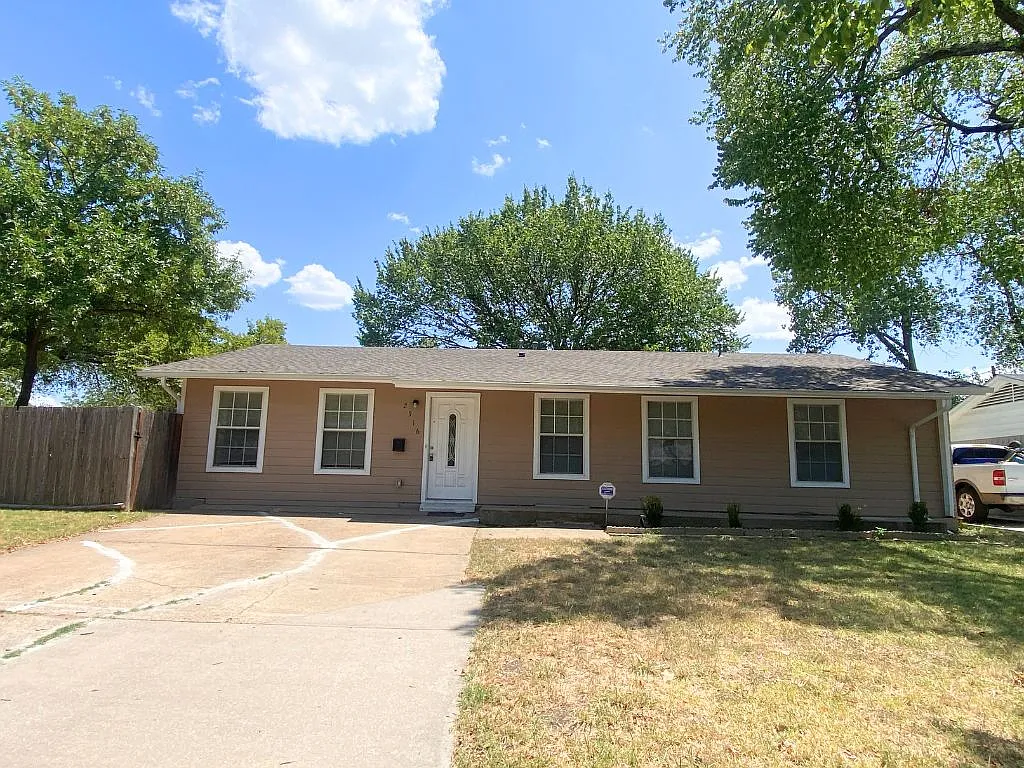 2516 Trinity St Irving TX 75062 — Photo 1