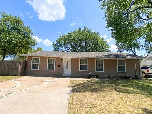 2516 Trinity St Photo 1