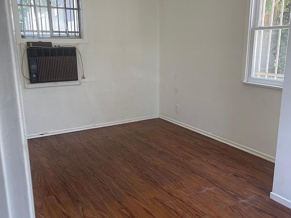 4th image of 14128 Erwin St #B