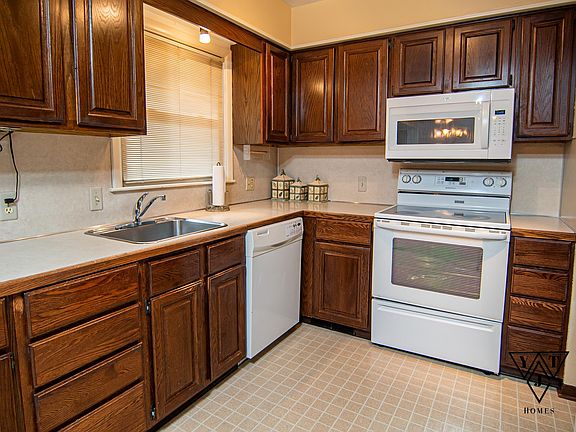4th image of 1141 Meadowlane Dr SE