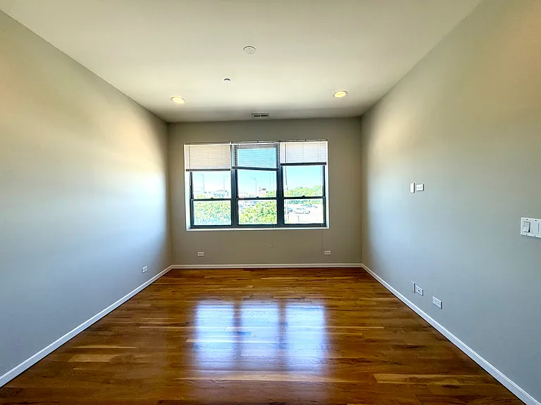 2157 N Damen Ave #305 — Photo 31