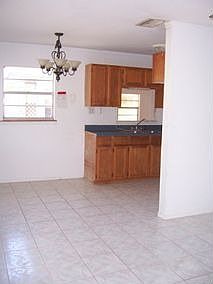 4th image of 2660 Elmwood St
