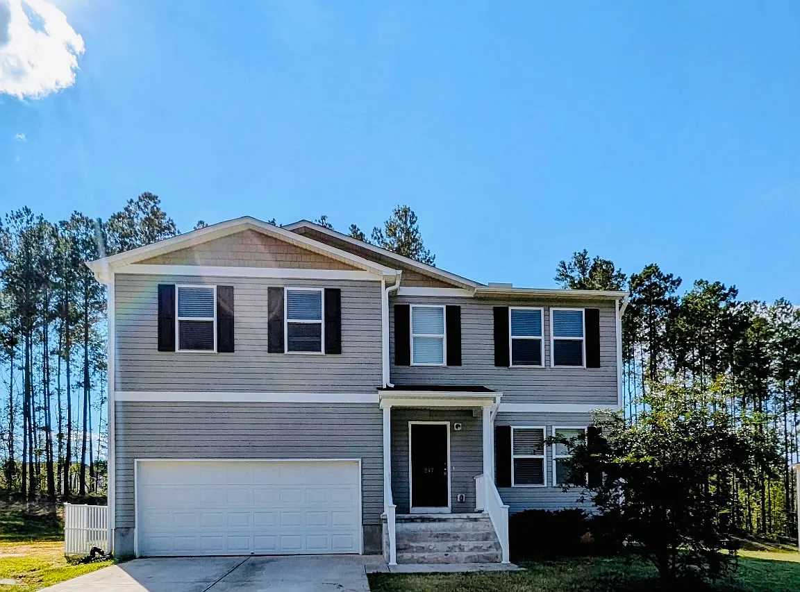 5 bed, 3080 sqft, $2,095 — Photo 1
