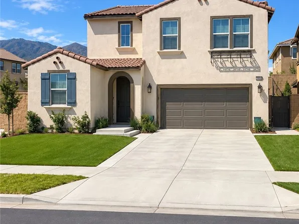 16680 Island Oak St, Fontana, CA 92336