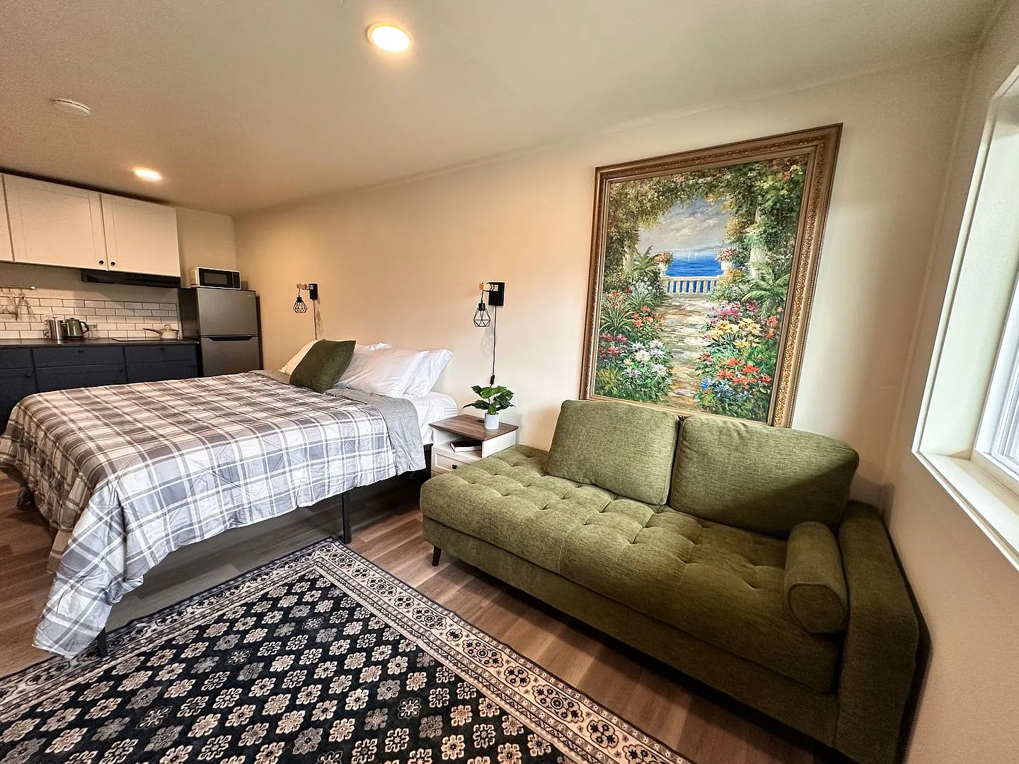 Newly Renovated Furnished Studios Now Available! — Photo 2
