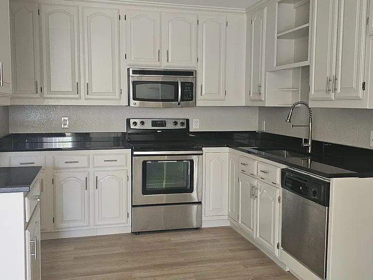 321 Fairhavens Dr — Photo 5