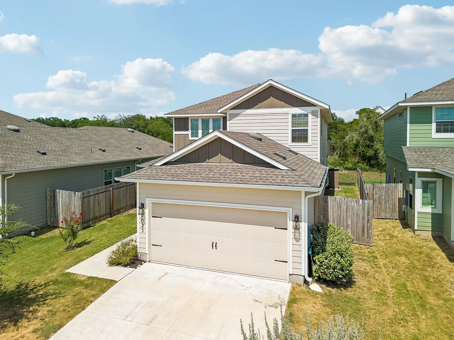 4 bed, 2.5 bath, 2275 sqft, $2,250 — Photo 2