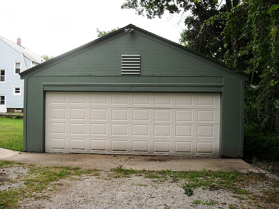 5th image of 1027 Edwardsburg Ave