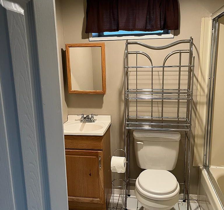 1st image of 28 Burling Ln S