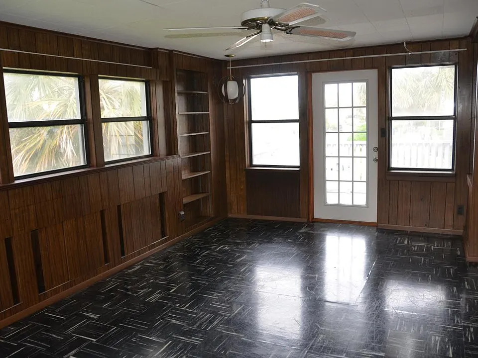 Sunporch, East Deck door