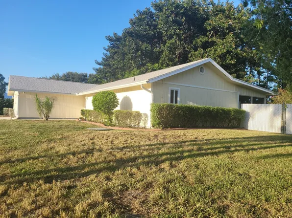 2913 SE Darien Road, Port St Lucie, FL 34952