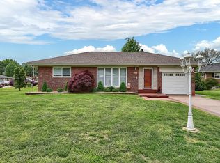 8215 Henze Ct, Saint Louis, MO 63123