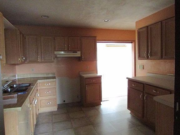 3rd image of 5020 W Leighton Ave