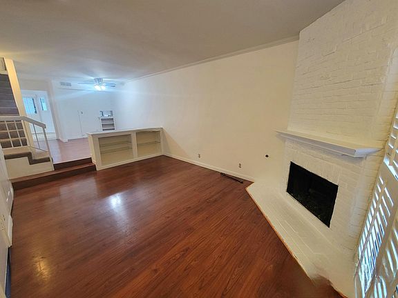 4th image of 22865 Del Valle St Unit 14