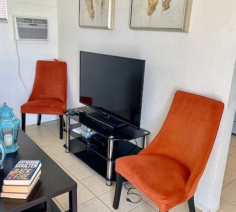 4th image of 11330 Palm Dr #5