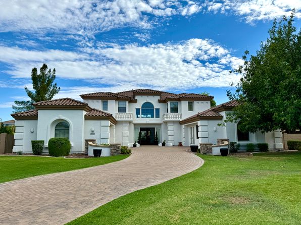 2821 E Clifton Ct