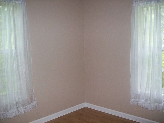 4th image of 48 Wallace Ave