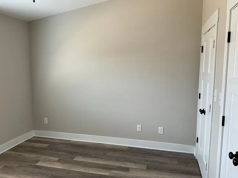 904 E Pine St — Photo 16